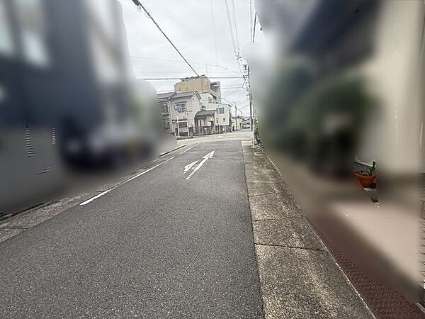 前面道路含む外観