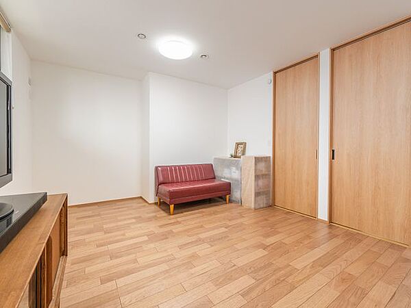 洋室12帖　2部屋に分ける事も可能です。