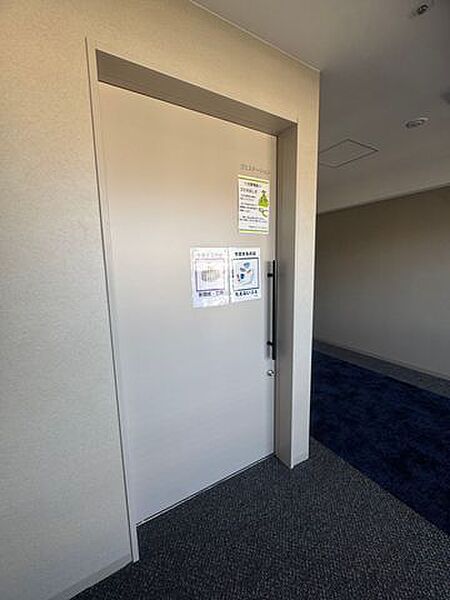 ■共用ゴミステーション　便利な各フロアにゴミステーション設置