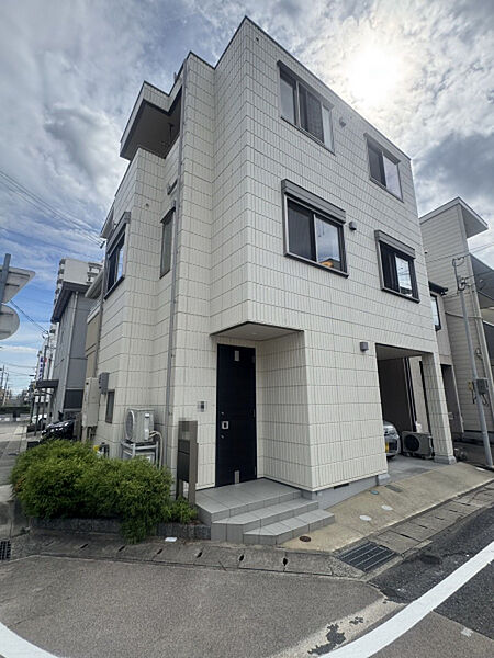 外観：328000572096