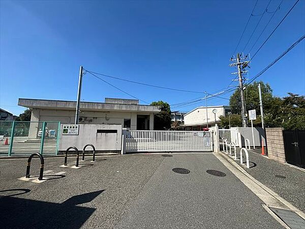 堺市立八下西小学校 640m