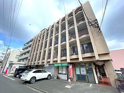 外観：店舗や事務所も入居可能な、多用途に使えるビルです。様々な業種に適応し、ビジネスの拠点としてご検討いただけます。
