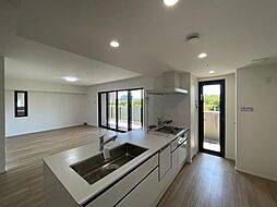 光溢れる21.6帖LDK!角部屋で叶える上質な暮らし
