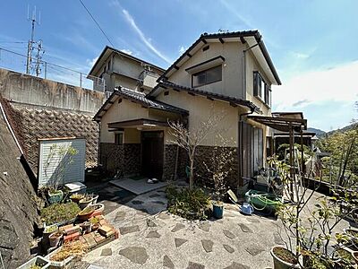 外観:お庭には物置があります 外観:お庭には物置があります
