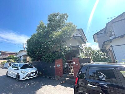 外観:青空が広がる穏やかな住環境。周辺には戸建てが立ち並び、落ち着いた暮らしが叶います。明るい日差しが差し込むこの地で、新生活を始めてみませんか。 外観:青空が広がる穏やかな住環境。周辺には戸建てが立ち並び、落ち着いた暮らしが叶います。明るい日差しが差し込むこの地で、新生活を始めてみませんか。