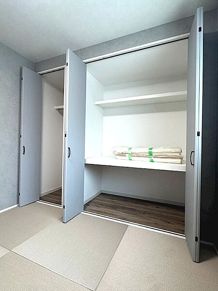 和室の広々とした収納は、布団や季節物の家電もゆったり収まるサイズ。住空間をすっきりと保てます。
