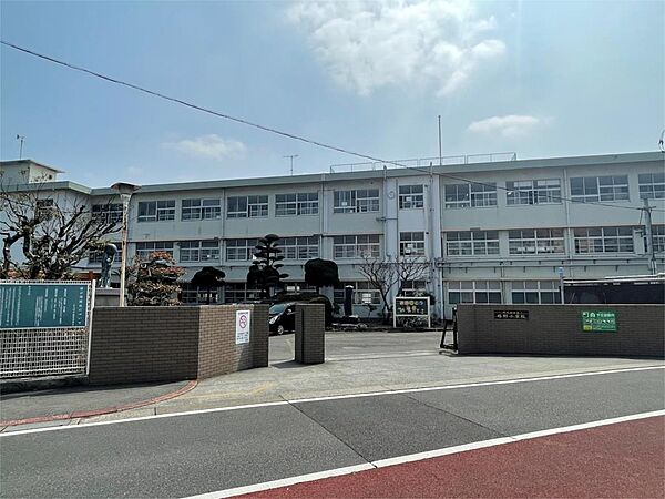 北九州市立塔野小学校（191m）