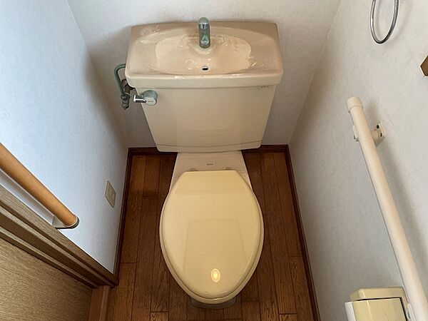 バリアフリー仕様のトイレです☆