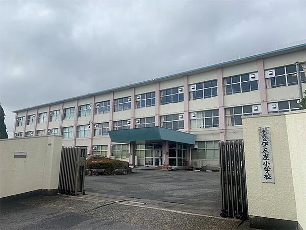 水巻町立伊左座小学校（293m）