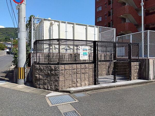 敷地内のゴミ集積所は、いつも清潔に保たれており、快適な暮らしをサポートします。