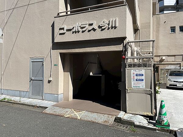 市民球場やテニスコートが徒歩8分の場所にあります