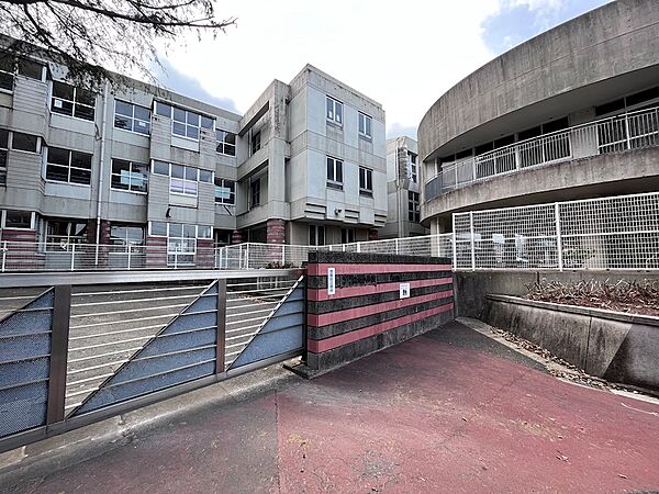 北九州市立皿倉小学校（847m）