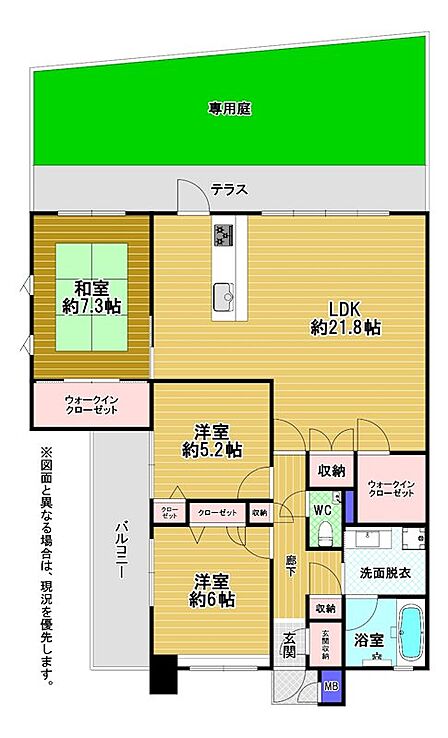 お庭に隣接した専用駐車場が縦列で2台分あります