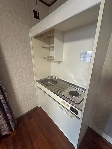 1階の洋室にはミニキッチンがあります