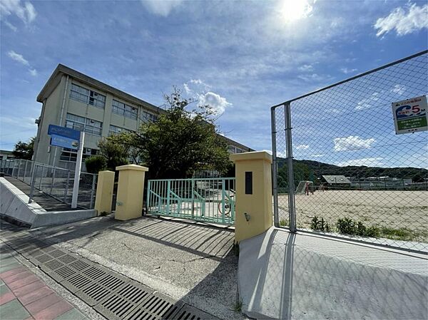 苅田町立苅田小学校（1675m）