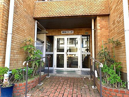 小学校は徒歩4分圏内と低学年のお子様にも安心の通学距離です