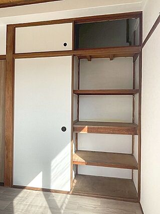和室に馴染む収...