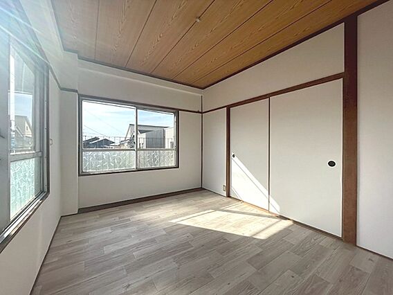 陽光が差し込む...