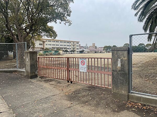 北九州市立穴生中学校（1079m）