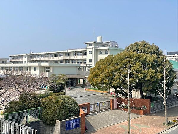 北九州市立穴生小学校（134m）