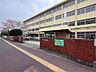 周辺：北九州市立足立中学校（996m）