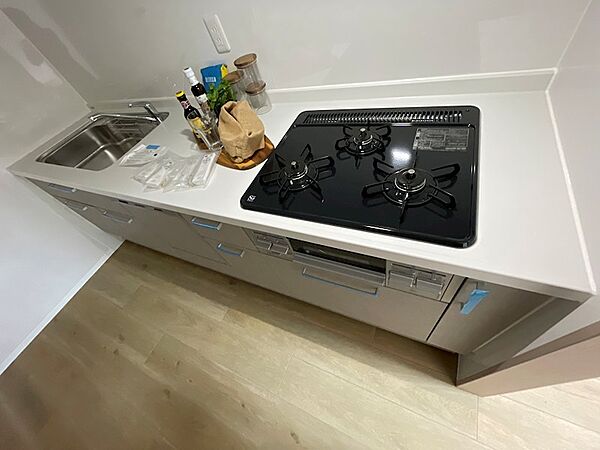 【キッチン・新品】家事の時間を短縮する「食器洗浄乾燥機」付き手洗いの手間を省けるだけでなく、節水にも貢献。食後の片付けが圧倒的にスムーズになります。