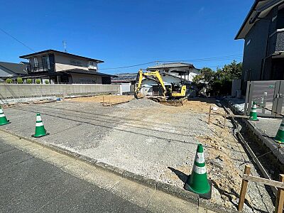 外観:カースペースは普通車2台と軽自動車1台の並列3台駐車可能です 外観:カースペースは普通車2台と軽自動車1台の並列3台駐車可能です