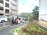 その他：屋根付き駐輪場を完備し、雨の日も大切な自転車を濡らさず安心です。駐車場も敷地内にございます。