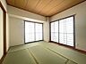 その他：陽光が心地よく差し込む和室。畳の香りに包まれて、穏やかな時間をお過ごしいただけます。