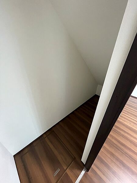 小屋裏収納は季節用品や趣味の道具など、すっきり収納できる空間です。住まいを広く快適に活用できます。