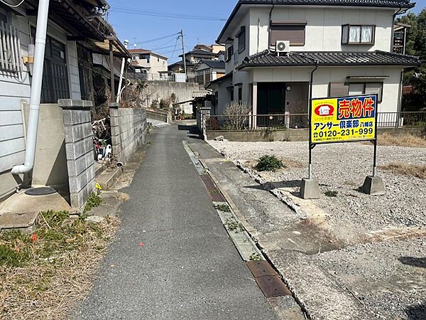 前面道路は建築基準法の道路ではないため、43条但し書き申請が必要