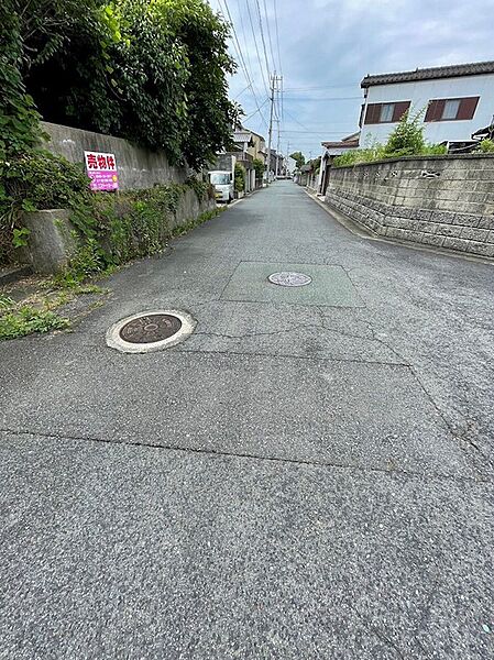 ドラッグストアやドン・キホーテが徒歩12分圏内にあります