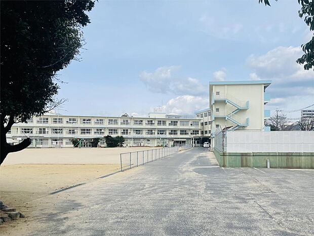 北九州市立三郎丸小学校（381m）