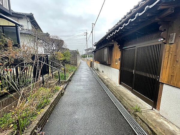 小学校は徒歩8分と毎日の通学に便利ですね