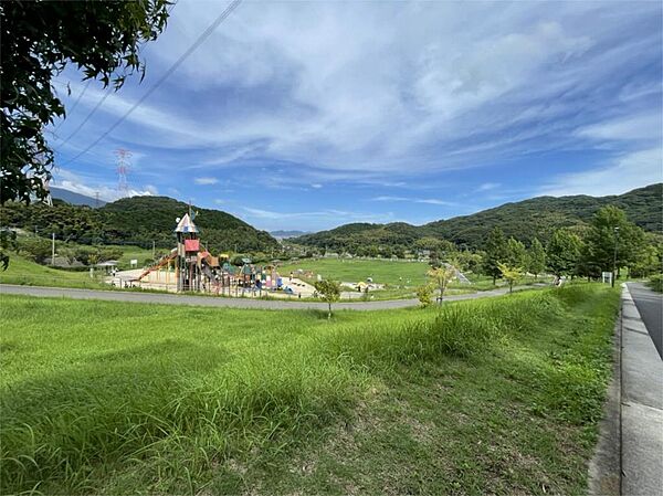 長尾高野中央公園（942m）