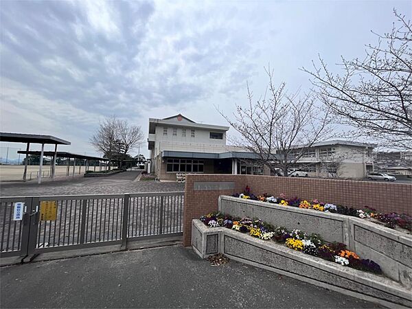 北九州市立ひびきが丘小学校（344m）