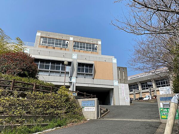 北九州市立港が丘小学校（661m）