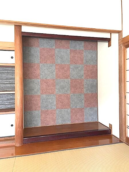 和の趣を感じる市松模様が印象的な床の間。お好みの花や掛け軸で、季節の移ろいを演出してみてはいかがでしょうか。
