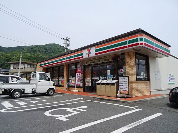 セブンイレブン 小倉中吉田店（931m）