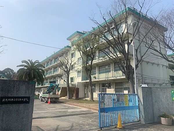 北九州市立到津小学校（574m）