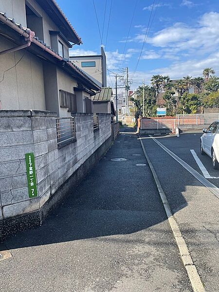 小学校や中学校は徒歩7分圏内と毎日の通学に便利です