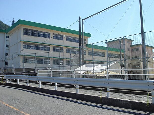 北九州市立戸ノ上中学校（340m）
