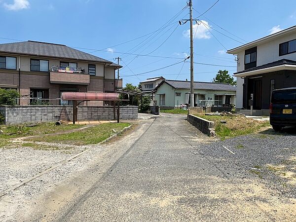 間口が20mと広いので採光や通風、駐車スペースを確保しやすく、間取りの自由度が高くなります