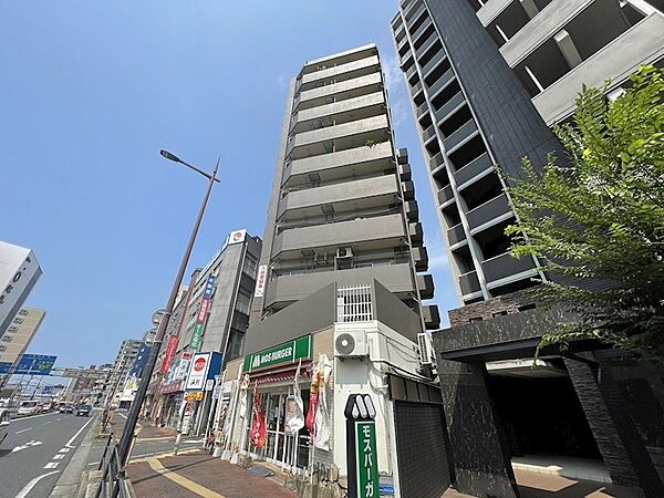 周辺にコンビニ・複合商業施設が揃う立地です！