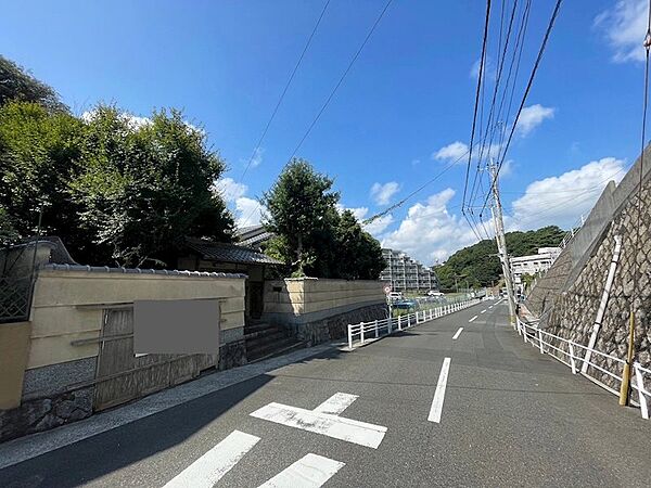 小学校は徒歩5分と毎日の通学に便利ですね