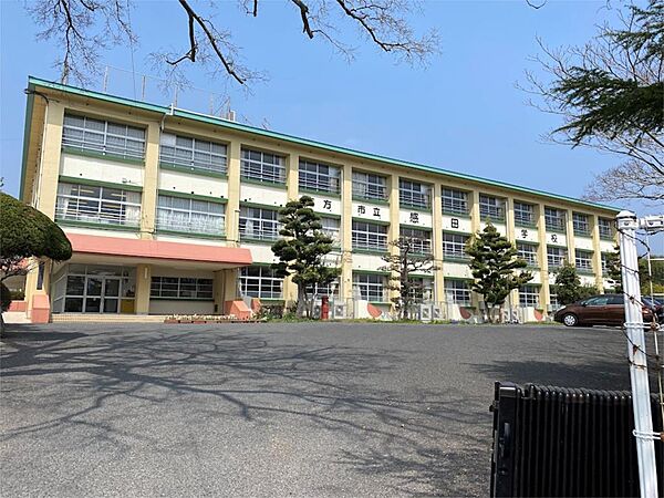 直方市立感田小学校（428m）