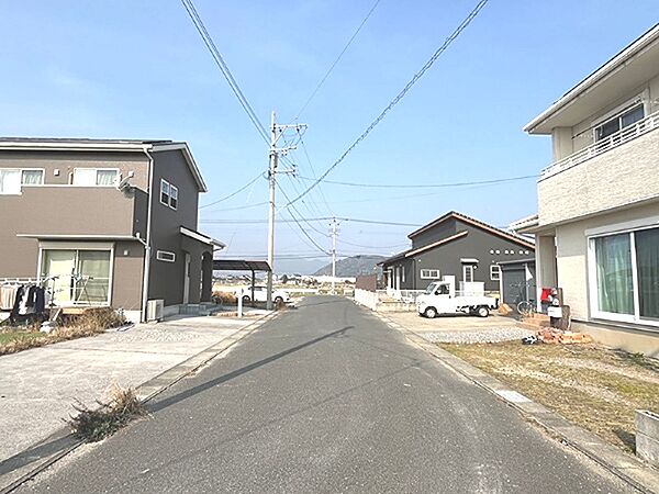 新しい暮らしが始まる閑静な住宅街。穏やかな環境で、ゆったりとした日々を過ごしませんか。