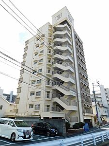 外観:スーパーやコンビニ、ドラッグストアが徒歩4分圏内です 外観:スーパーやコンビニ、ドラッグストアが徒歩4分圏内です