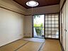 その他：自然光が差し込む和室は、落ち着いた時間をお過ごしいただけます。