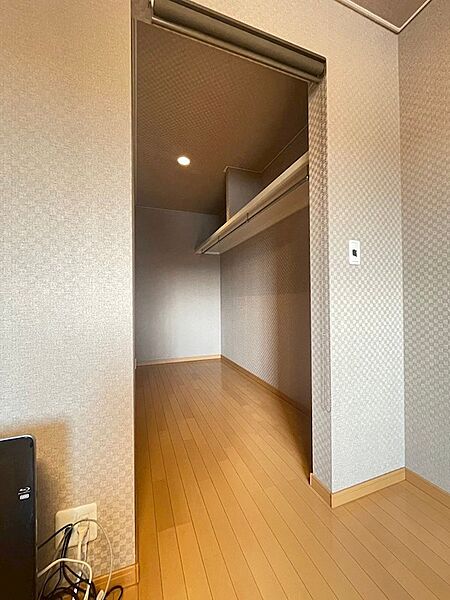 たっぷりの収納スペースで、お部屋をすっきりと保てます。衣類や季節家電も余裕をもって収納可能です。